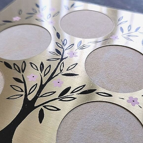 Vtg 5-photo gold tone artist printed picture frame 5.5 × 5.5 - Picture 12 of 14